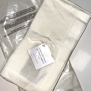 NEW Pottery Barn set of 4 Belgian Flax Linen Napkins. Size 20x20